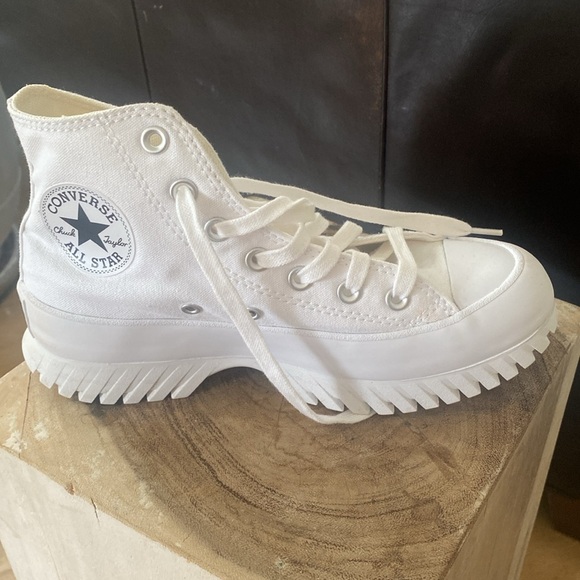 Like new Converse Chuck Taylor Lugged HighTops Sneakers - Picture 10 of 15